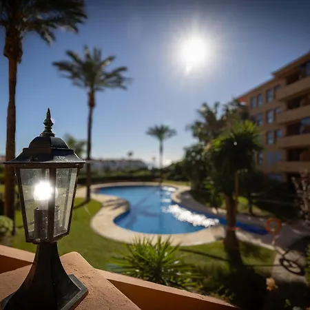 Spectacular Sea View Duplex - Near Duquesea Port, Apartamento Manilva